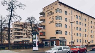 Wohnstadt Carl Legien mit GEHAG-Schriftzug (Bild: rbb/Jannis Hartmann)