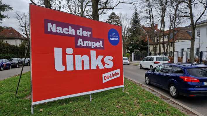 Auf einem Wahlplakat der Linkspartei steht "Nach der Ampel links" (Bild: rbb/Thomas Hollmann)