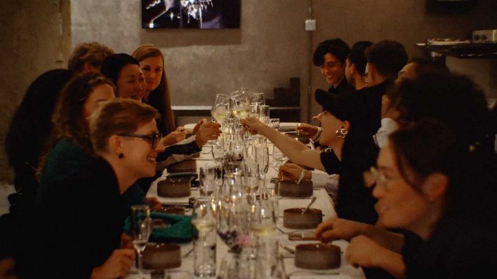 Gäste im Restaurant "Chef Simon" in New York (Bild: Simon Cordes)