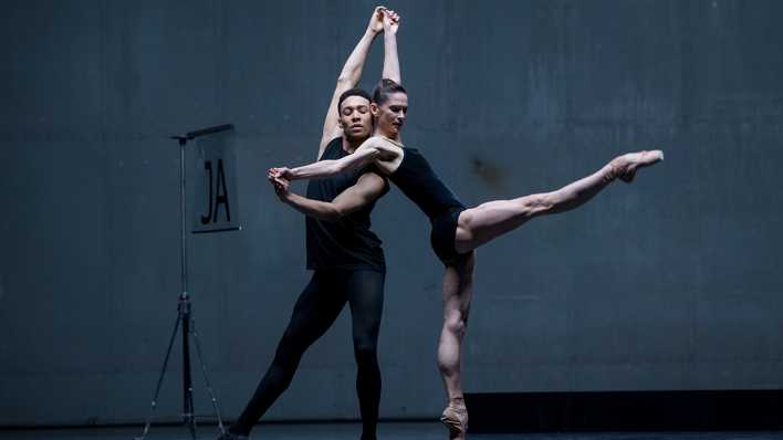 Das Staatsballett Berlin tanzt William Forsythe.