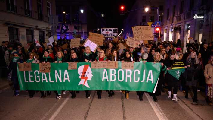 Demo in Warschau für die Legalisierung von Abtreibung