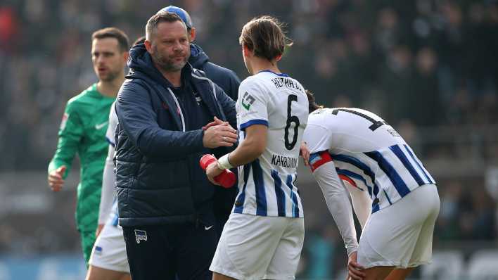 Hertha-Trainer Dardai und seine Spieler nach der Niederlage gegen St. Pauli