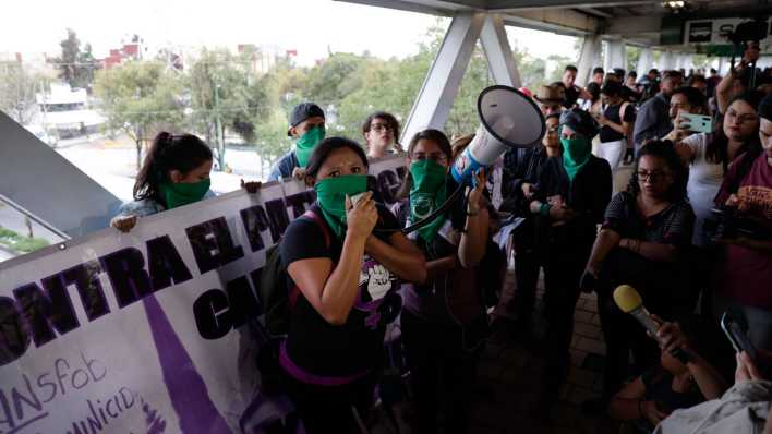 Eine Gruppe der "Mujeres Libres" demonstriert