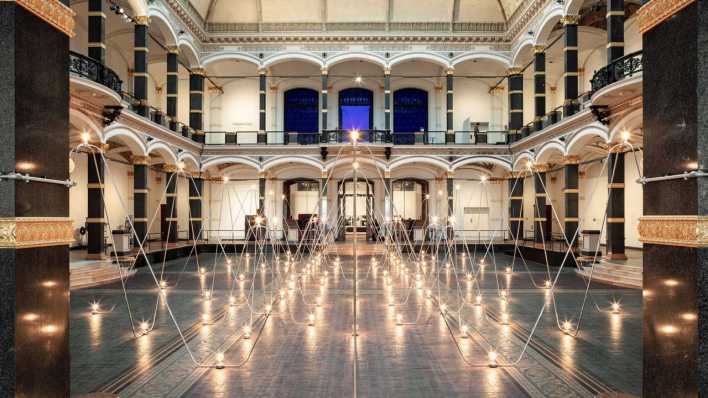 Nancy Holt, Electrical System, 1982, Installationsansicht, Gropius Bau, 2024 (Bild: ©Gropius Bau, Foto: Luca Girardini)