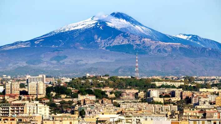 Blick auf Catania und den Ätna (Foto: imago images / Pond5 Images)