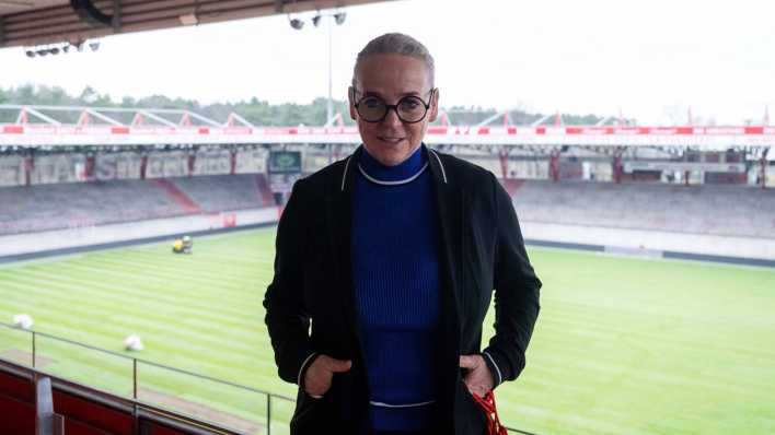 Regisseurin Annekatrin Hendel im Stadion An der Alten Försterei