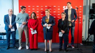 Die verbliebenen Duos mit Franziska Giffey bei einer Pressekonferenz nach der Auszählung der Stimmen zur Wahl neuen Doppelspitze der Berliner SPD.