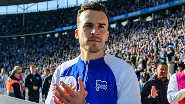 Haris Tabakovic vor den Fans im Olympiastadion