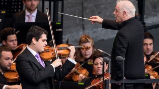 West-Eastern Divan Orchestra, Dirigent Daniel Barenboim mit Sohn und Violinisten Michael Barenboim