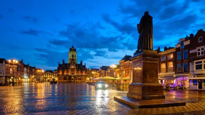 Blick auf den Marktplatz von Delft (Foto: imago images / Panthermedia)
