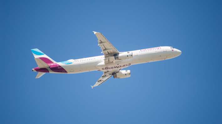 Ein Passagierflugzeug vom Typ Airbus A321-231 der Eurowings