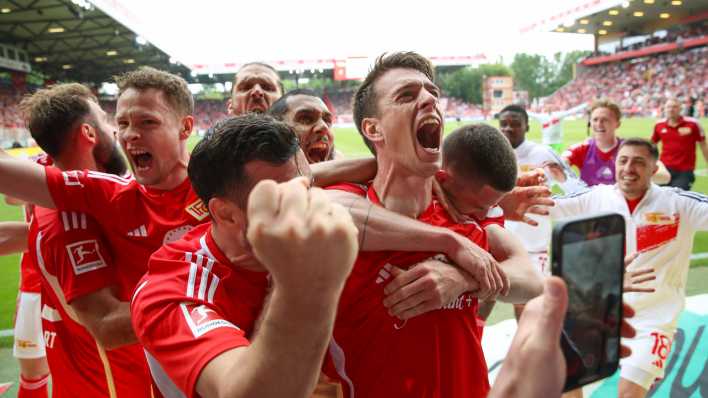 Jubel bei den Spielern des 1.FC Union nach dem Sieg gegen Freiburg