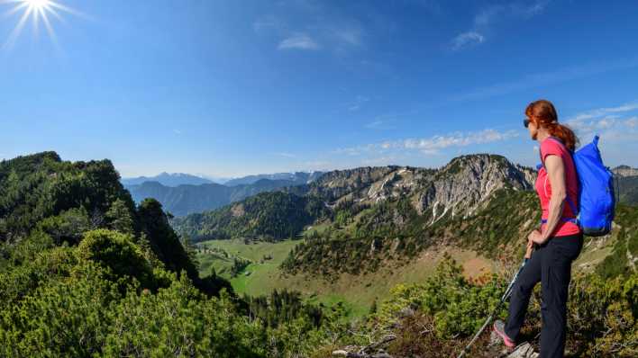 Blick vom Hochfelln auf die Chiemgauer Aplen (Foto: imago images / Westend61)