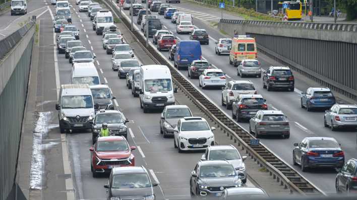 Stau auf der Berliner Stadtautobahn A 111
