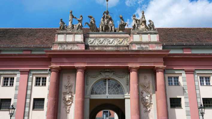 Eingang zum Potsdamer Kutschstall am Neuen Markt (Bild: picture alliance/dpa/Soeren Stache)