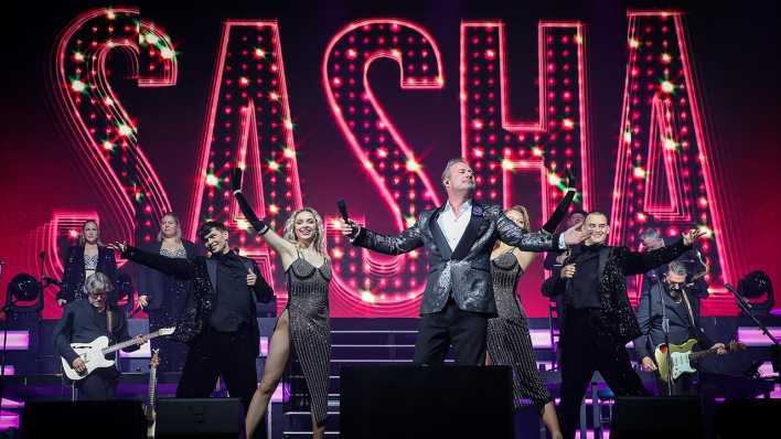 Der Sänger Sasha beim Konzert seiner "This Is My Time, Die Show"-Tour in Düsseldorf