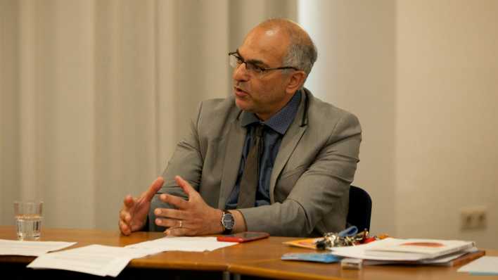 Der Arzt und Autor Prof. Dr. Jalid Sehouli Der Arzt und Autor Prof. Dr. Jalid Sehouli