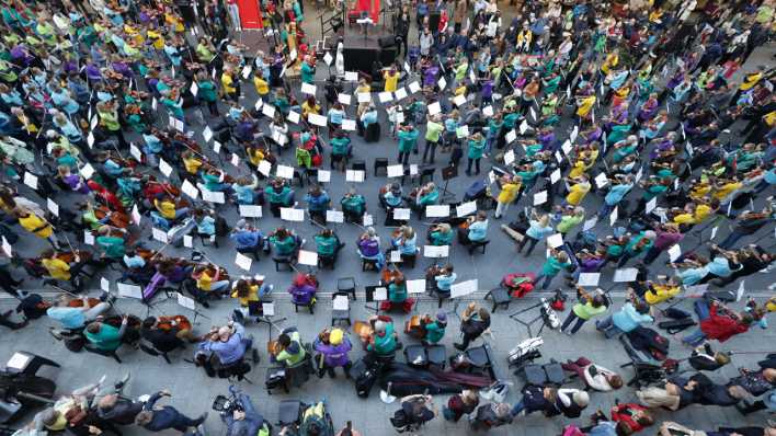 Archiv (2022): Symphonic Mob in der Mall of Berlin