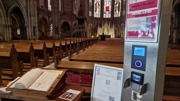 Spenden mit Kreditkarte im Dom von Speyer