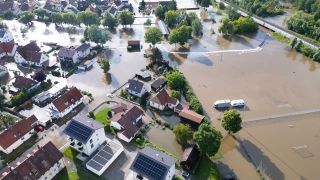 Teile von Reichertshofen sind vom Wasser überflutet. (Luftaufnahme mit einer Drohne)