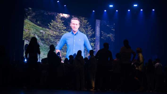 Gedenkkonzert "This is Navalny" (Bild: picture alliance/dpa/Sebastian Gollnow)