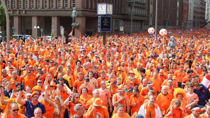 Fanmarsch Niederlande in Hamburg