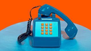 Ein Telefon mit Schnur.