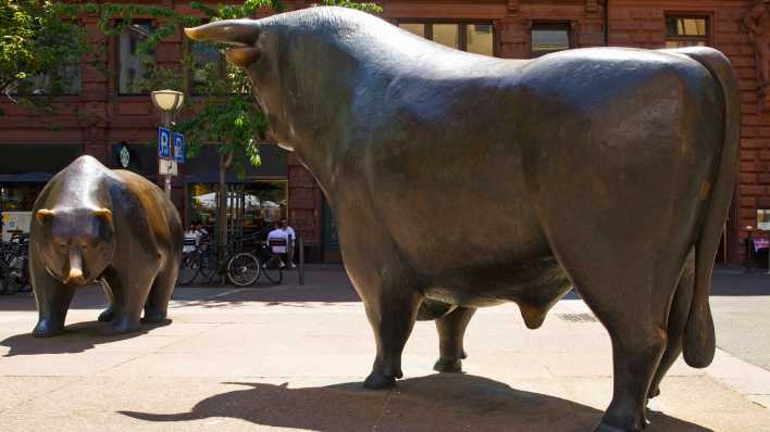 Standbilder von Bulle und Baer auf dem Boersenplatz