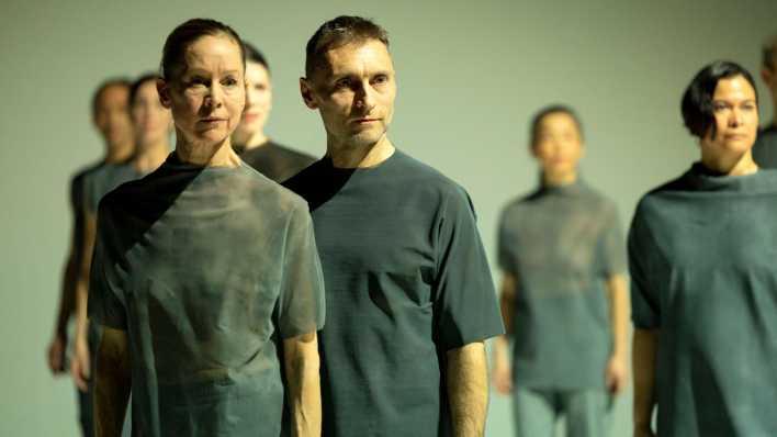 Szene aus der Tanzperformance "Mellowing" vom "Dance On Ensemble"
