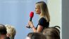 Frau aus dem Publikum beteiligt sich an Diskussion (Bild: GIZ / Justus Dittmer)