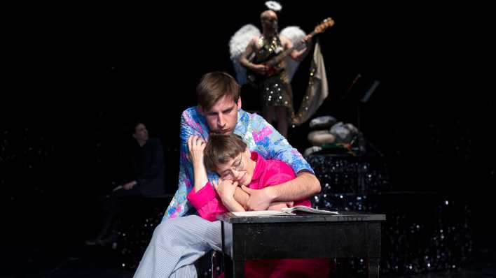 Von der Mutter ein Gruß von Caren Jeß bei den Autor:innentheatertagen 2024