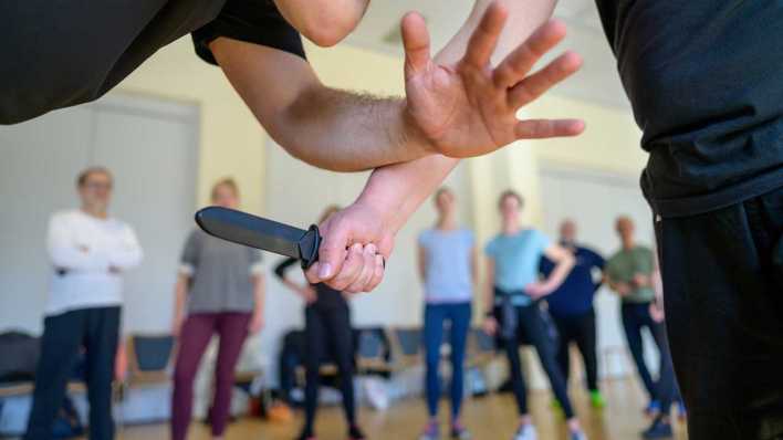 Symbolbild Selbstverteidigung Krav Maga (Bild: IMAGO/Funke Foto Services/Uwe Ernst)