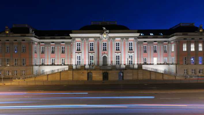 Der Brandenburger Landtag in Potsdam am frühen Morgen. (Bild: picture alliance/dpa/Michael Bahlo)