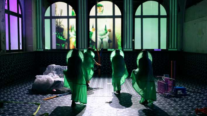 Szene aus "Last Prayer" im Ballhaus Ost
