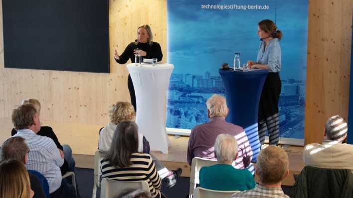 Sandra Rochnowski und Anna Corves (Bild: Technologiestiftung Berlin/Michael Scherer) Sandra Rochnowski und Anna Corves (Bild: Technologiestiftung Berlin/Michael Scherer)