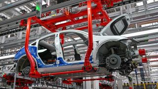 Die Produktion eines Elektrofahrzeuges in der Tesla-Gigafactory Berlin-Brandenburg.