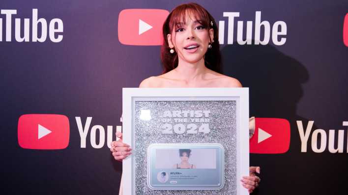 AYLIVA, Gewinnerin in der Kategorie Artist of the Year bei den YouTube Music Award