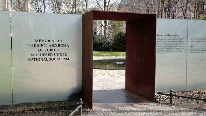 Denkmal für die ermordeten Sinti und Roma (Bild: imago images/Reiner Zensen)