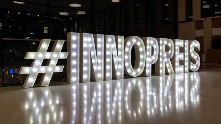 Schriftzug #INNOPREIS (Bild: BENJAMIN MALTRY)