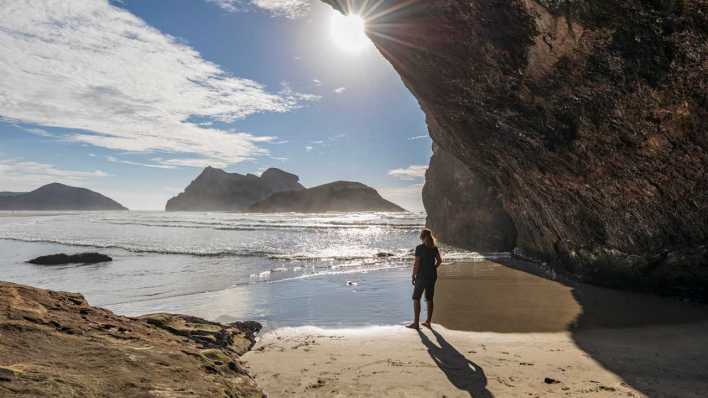 Touristin in Neuseeland (Bild: picture alliance/Westend61/Fotofeeling)