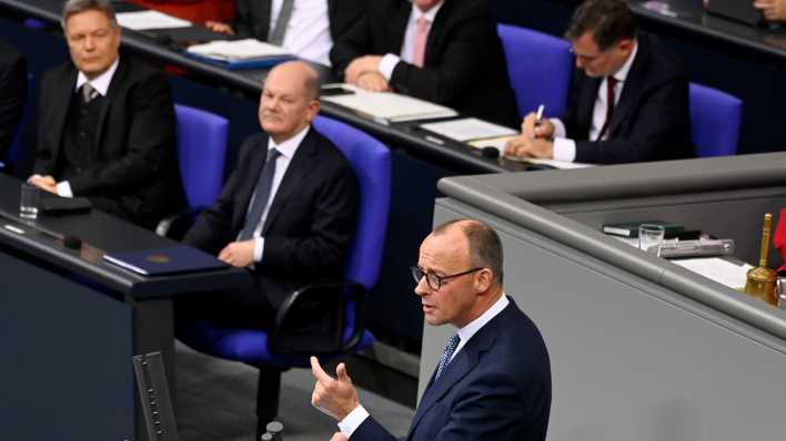 Friedrich Merz, Olaf Scholz und Robert Habeck während einer Sitzung des Deutschen Bundestags.