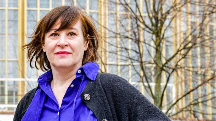 Susanne Moser, Co-Intendantin der Komischen Oper, vor dem Schillertheater. (Archivbild)