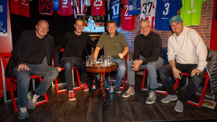 3. Rot-Weißer Salon im Altstadttheater Köpenick mit blau-weißem Anstrich, v. l. Frank Vogel, Dirk Walsdorff, Matthias Koch, Christian Beeck, Axel Kruse, 10.12. 2024