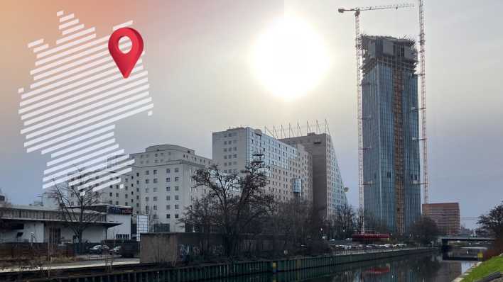Hotel Estrel in der Neuköllner Sonnenallee mit Turm im Bau