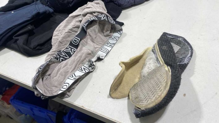Unbrauchbare Spenden (Bild: rbb/Lisa Splanemann)