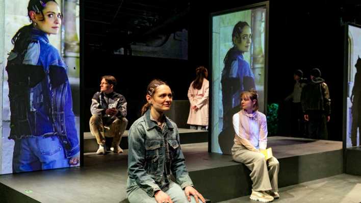 Grips Theater mit Musical "Bülowstraße" (Bild: david baltzer / bildbuehne.de.)