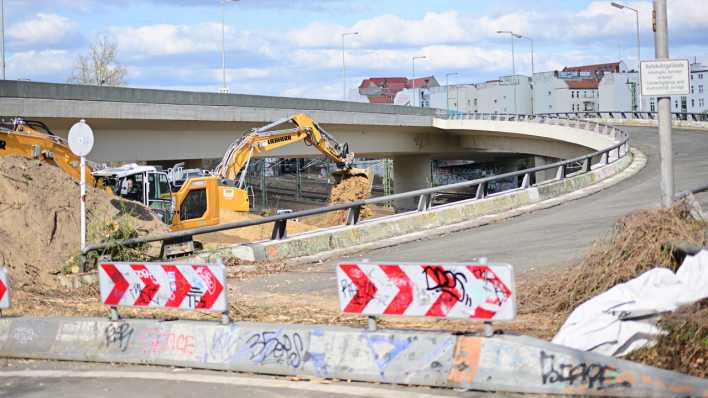 Bauarbeiten an Ringbahnbrücke (Bild: picture alliance/dpa/Sebastian Gollnow)