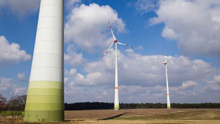 Windräder eines Windpark bei Trebbin in Brandenburg.