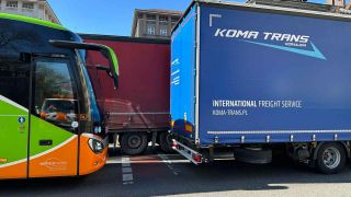 Berlin, 20.3.2025: LKW-Stau auf der Koenigin-Elisabeth-Strasse in Richtung Norden wegen der gesperrten Ringbahnbruecke (Bild: IMAGO/Frank Sorge)