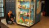 Historiker Eric Strohmeier-Wimmers vor einer Vitrine mit DDR-Spielzeug im DDR-Museum in Berlin (Bild: rbb/Rebecca Wegmann)